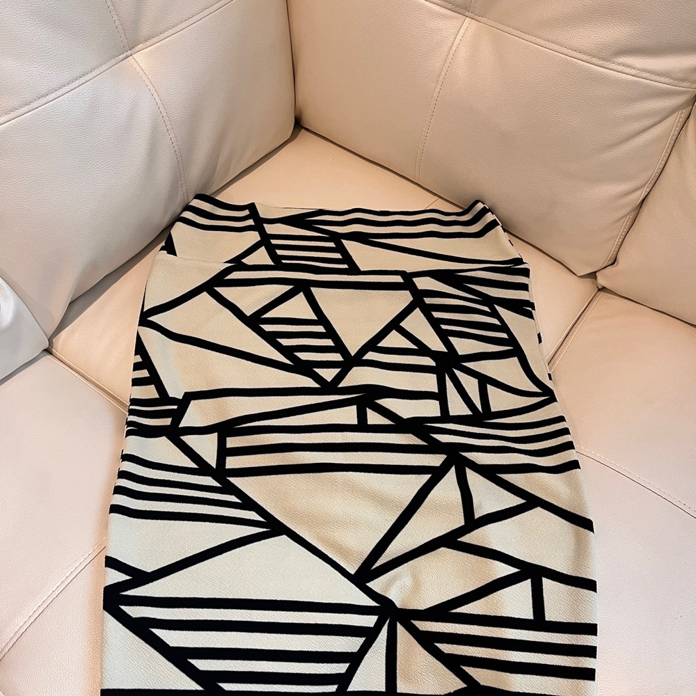 LuLaRoe Black & Cream Abstract Geometric Pencil Skirt